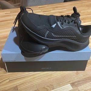 Women’s Air Zoom Pegasus 37 Shield - Size 6